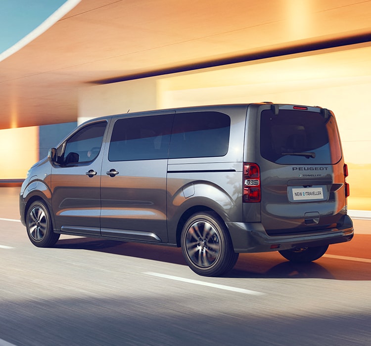 Nuovo PEUGEOT E-TRAVELLER vista posteriore