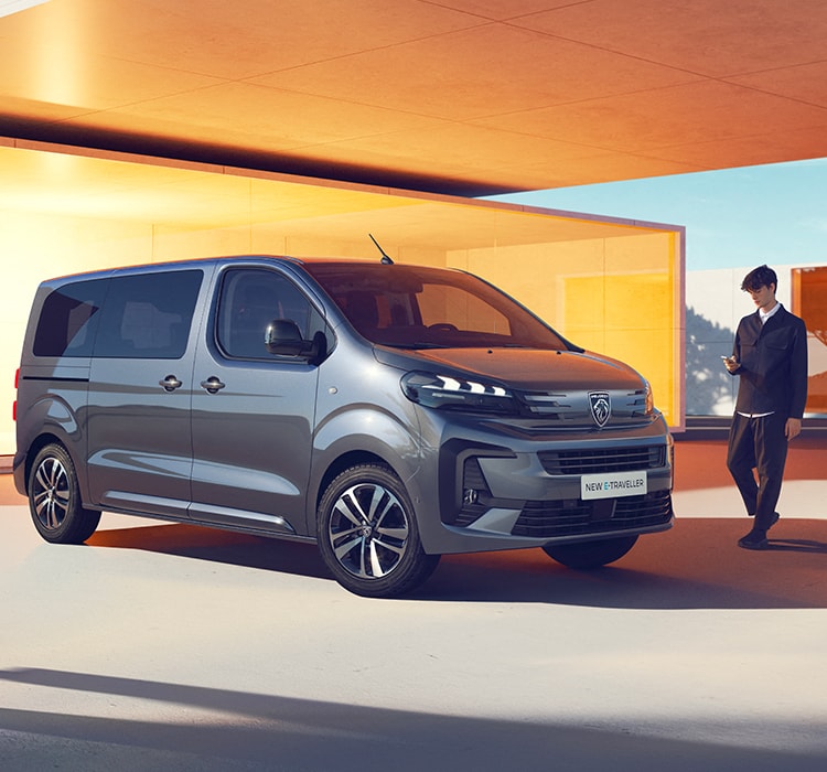 Nuovo PEUGEOT E-TRAVELLER vista anteriore