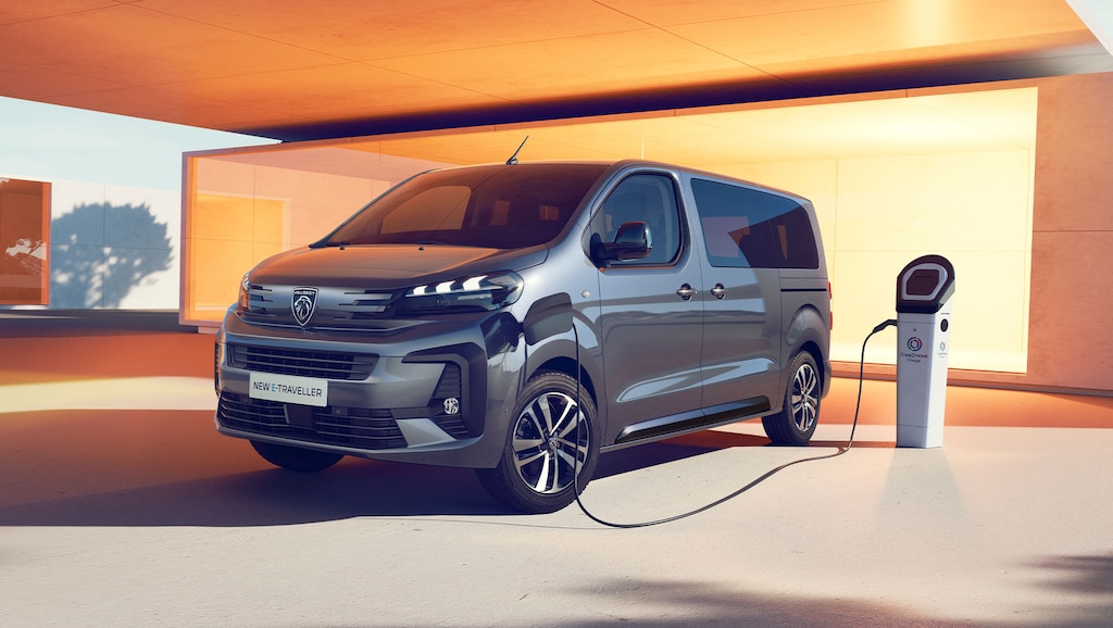 Nuovo PEUGEOT E-TRAVELLER, ricarica tramite colonnina privata